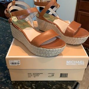 Micheal Kors sandals tan color